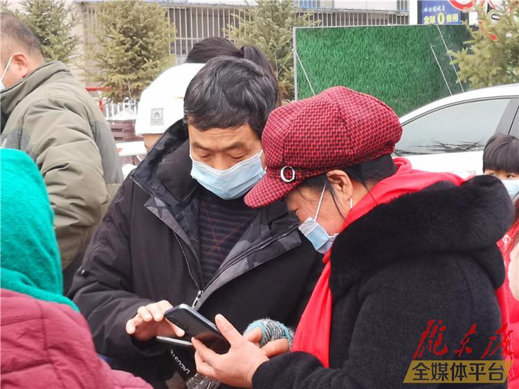 處處掃碼 處處碰壁——手機(jī)掃碼時(shí)代老年人尷尬如何解？