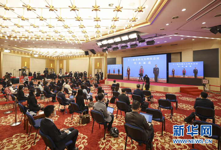 新華全媒+｜春潮涌動(dòng)的人民盛會(huì)——十三屆全國人大四次會(huì)議首場“代表通道”直擊