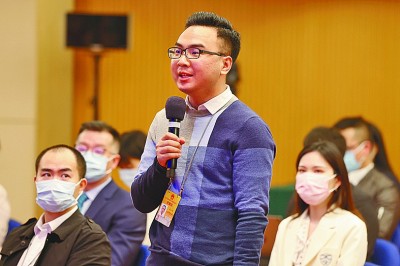 “走過千山萬水，從沒有忘卻來時的路”