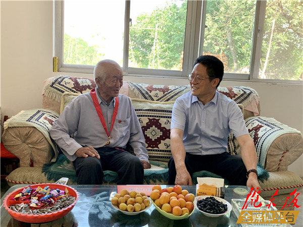 閆曉峰到合水縣走訪慰問老黨員督查調研黨史學習教育