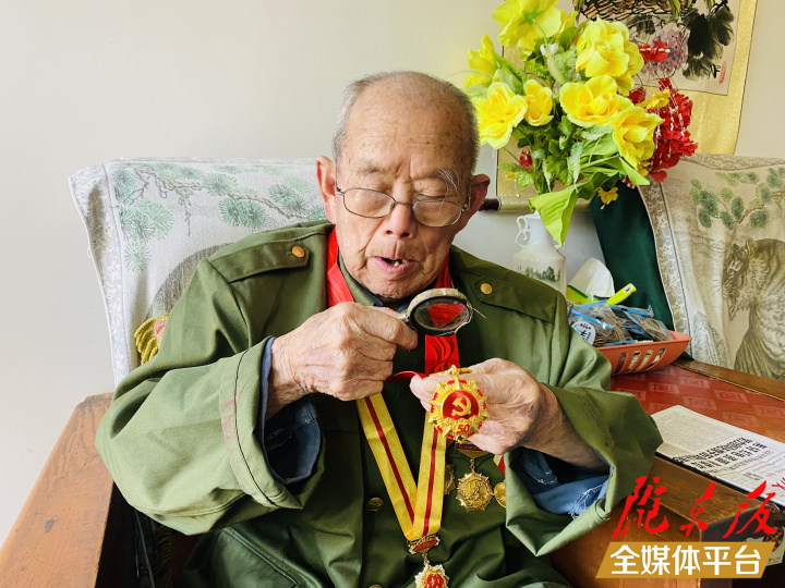 【光榮在黨50年】徐連江：“永遠(yuǎn)跟黨走，永遠(yuǎn)都愛國！”