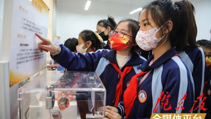 【第一眼】贊！科普知識(shí)進(jìn)校園，讓學(xué)生“零距離”感受科技魅力……