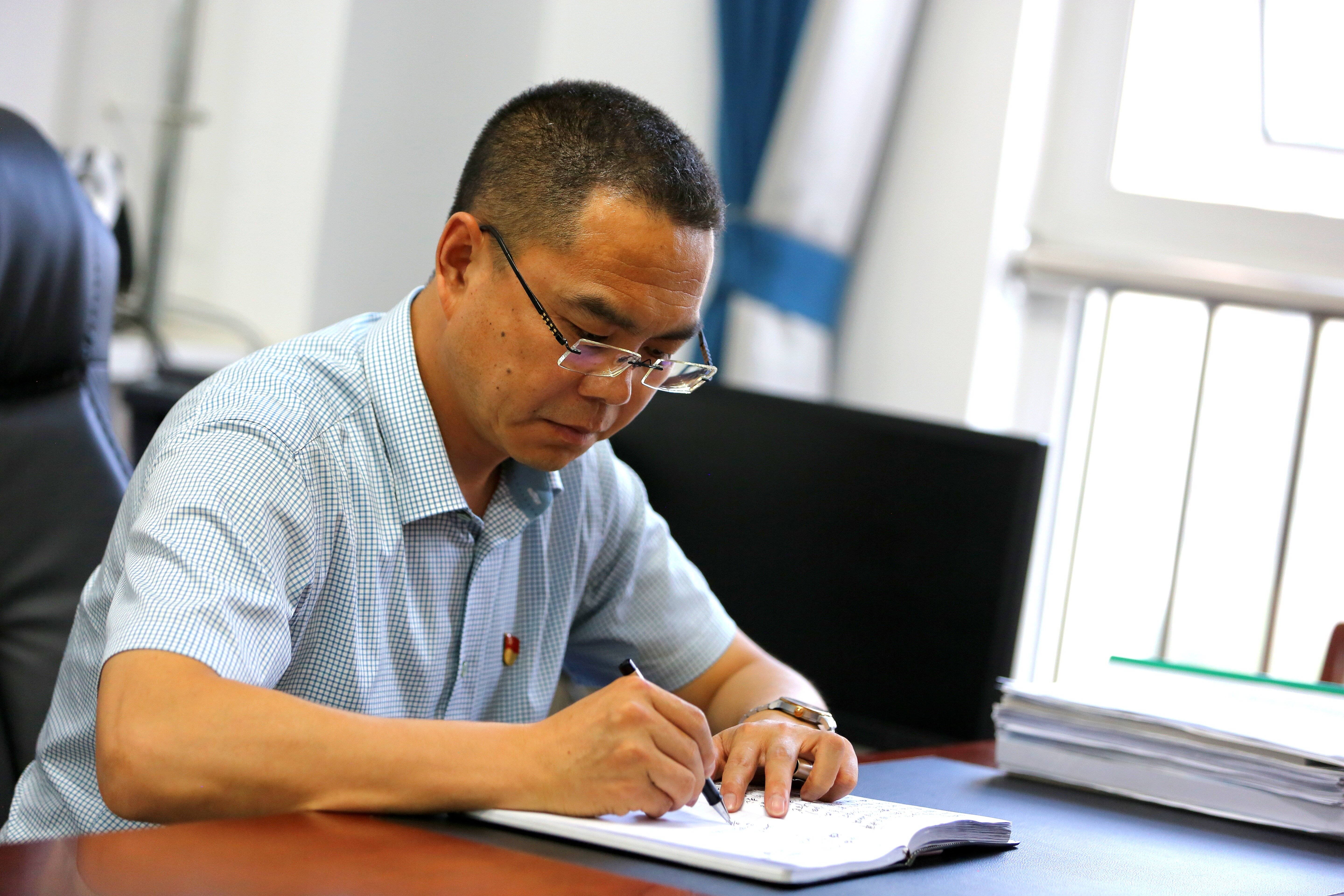 聚焦內(nèi)涵謀新篇 推動(dòng)發(fā)展開新局——訪慶陽(yáng)四中黨總支書記、校長(zhǎng)齊建偉