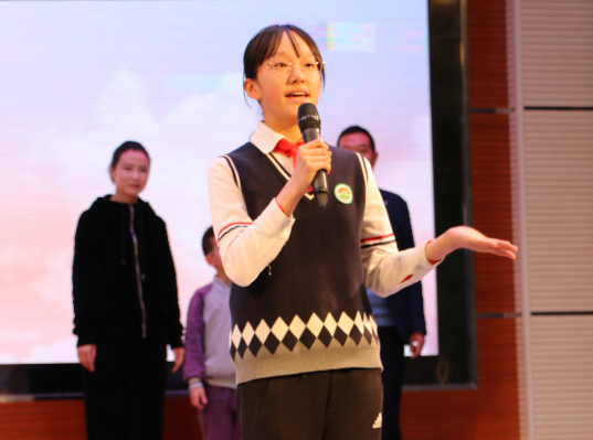 【新時(shí)代慶陽(yáng)好少年·辛佳?！坑眯袆?dòng)綻放光彩