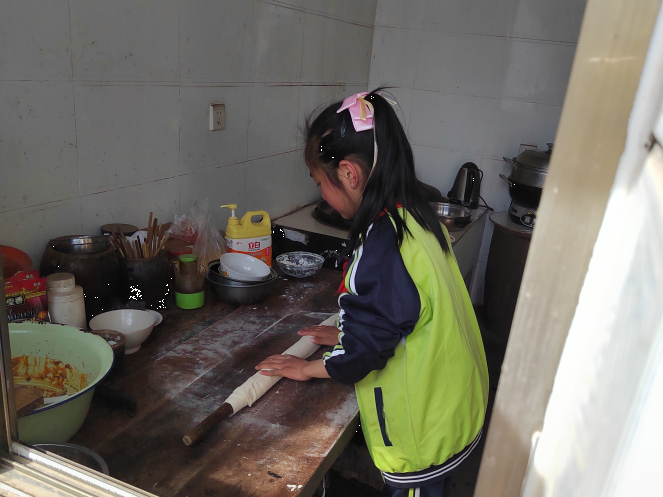 【新時代慶陽好少年·高文靜】稚肩擔(dān)孝義，自強逐光行