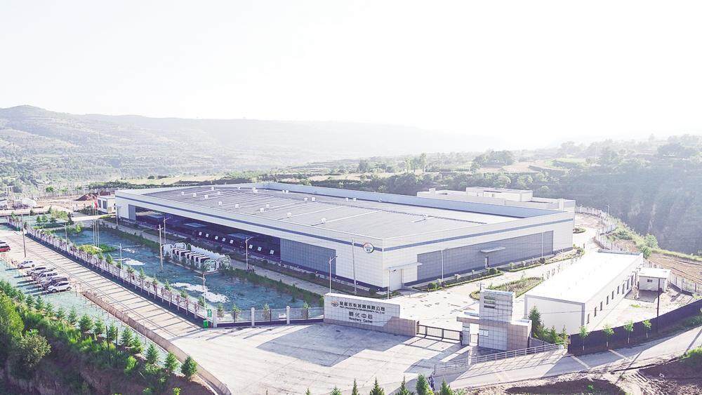 甘肅圣越農(nóng)牧發(fā)展有限公司孵化中心俯瞰。 隴東報(bào)全媒體記者 白勇濤 攝