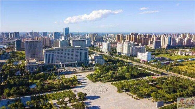 2022年，我市環(huán)境空氣優(yōu)良天數(shù)達(dá)297天。隴東報(bào)全媒體記者 俄少飛 攝