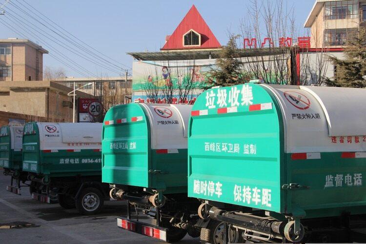 我市環(huán)衛(wèi)部門(mén)持續(xù)推進(jìn)每天“三次普掃”及全天候動(dòng)態(tài)保潔作業(yè)機(jī)制。隴東報(bào)全媒體記者 劉萍凝 攝