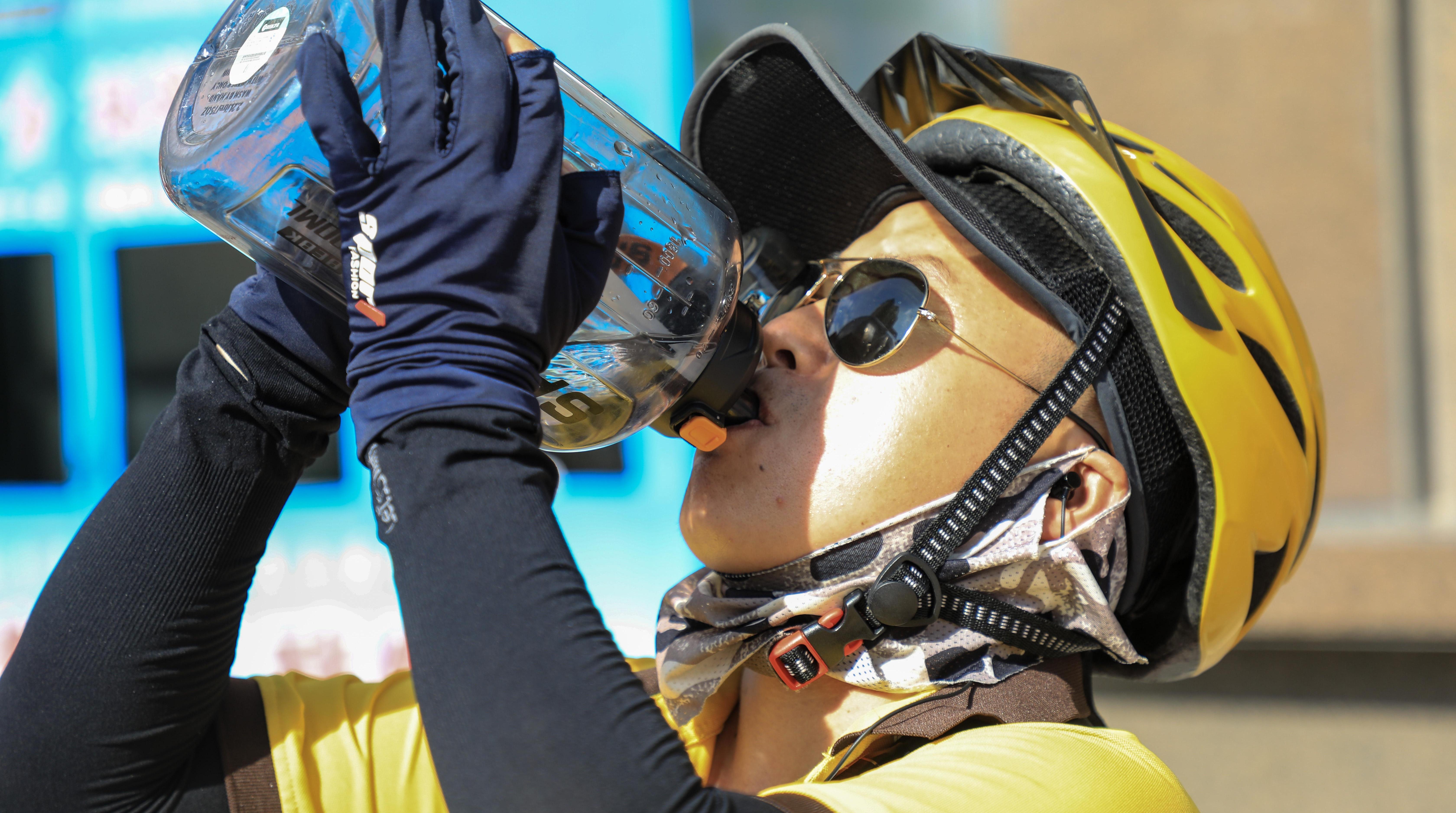 俄少飛 | 致敬高溫下的勞動者