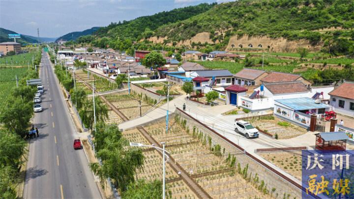 一屋帶“三園”鄉(xiāng)村煥新顏——合水縣推進(jìn)“三園一屋一凈”行動(dòng)見聞