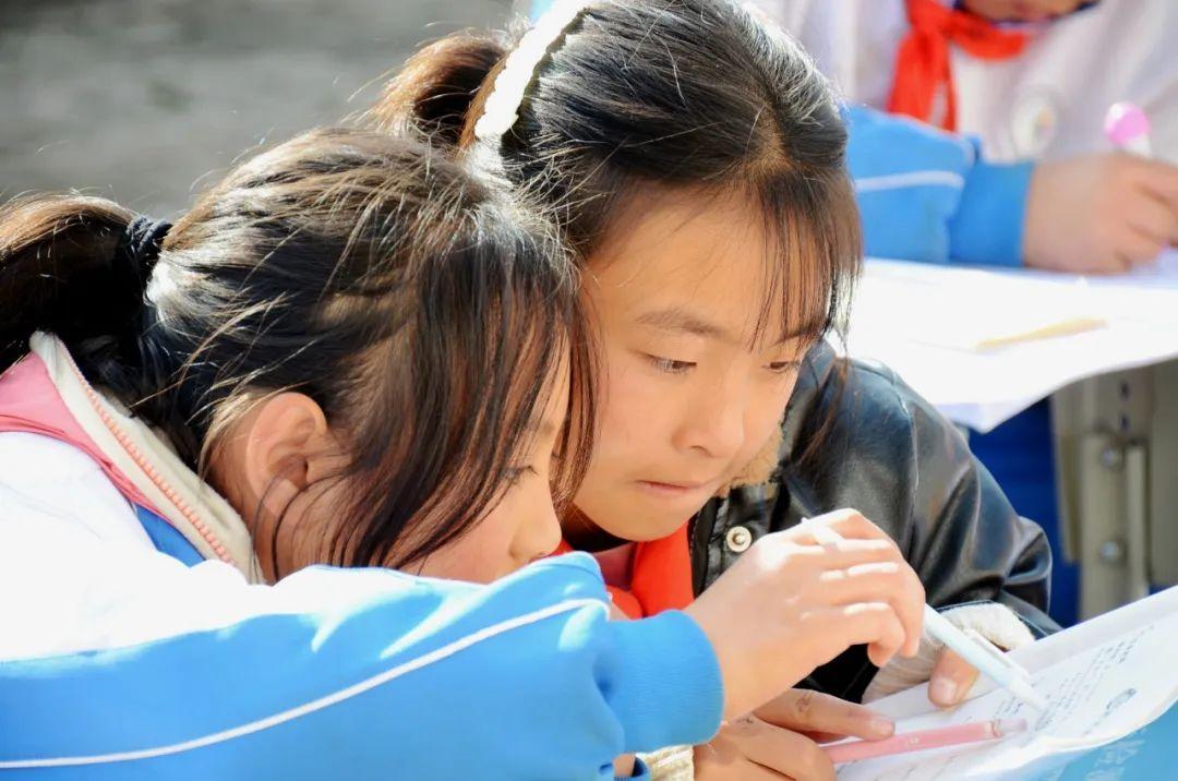 周末聊一會(huì)兒 | 陪讀打卡，你被孩子五花八門的“作業(yè)”拿捏了嗎？