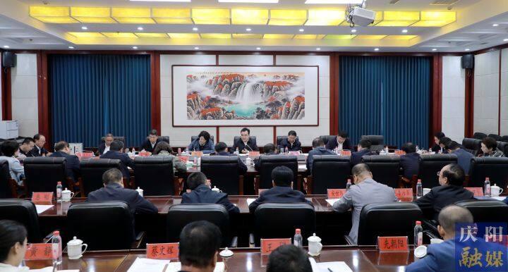 黃澤元周繼軍在檢查第十八屆慶陽香包民俗文化節(jié)準備工作時強調(diào) 突出主題特色 靠實工作任務(wù) 高效協(xié)同配合 努力把節(jié)會辦成喜慶精彩增光添彩的盛會