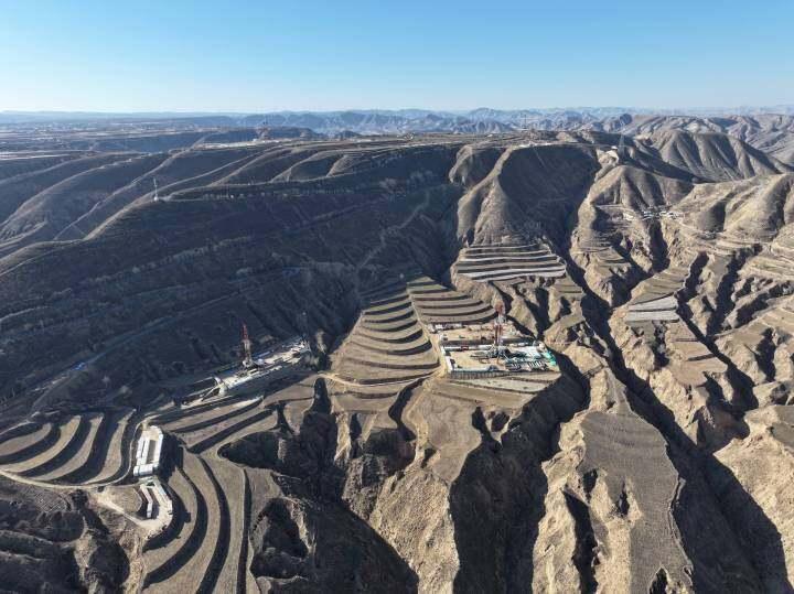 長(zhǎng)慶油田在慶陽(yáng)市環(huán)縣新發(fā)現(xiàn)超億噸級(jí)整裝大油田