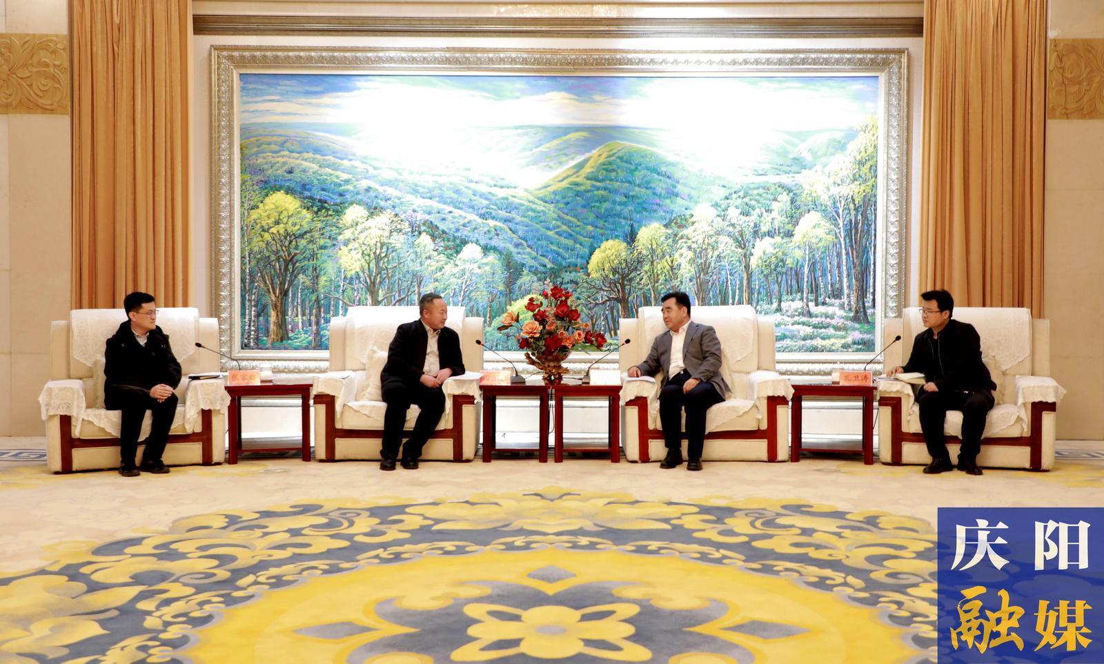 黃澤元與中國核工業(yè)集團(tuán)（西北）市場(chǎng)開發(fā)部田玉成一行座談