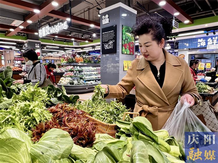 慶陽消費(fèi)市場(chǎng)“春日經(jīng)濟(jì)”持續(xù)升溫