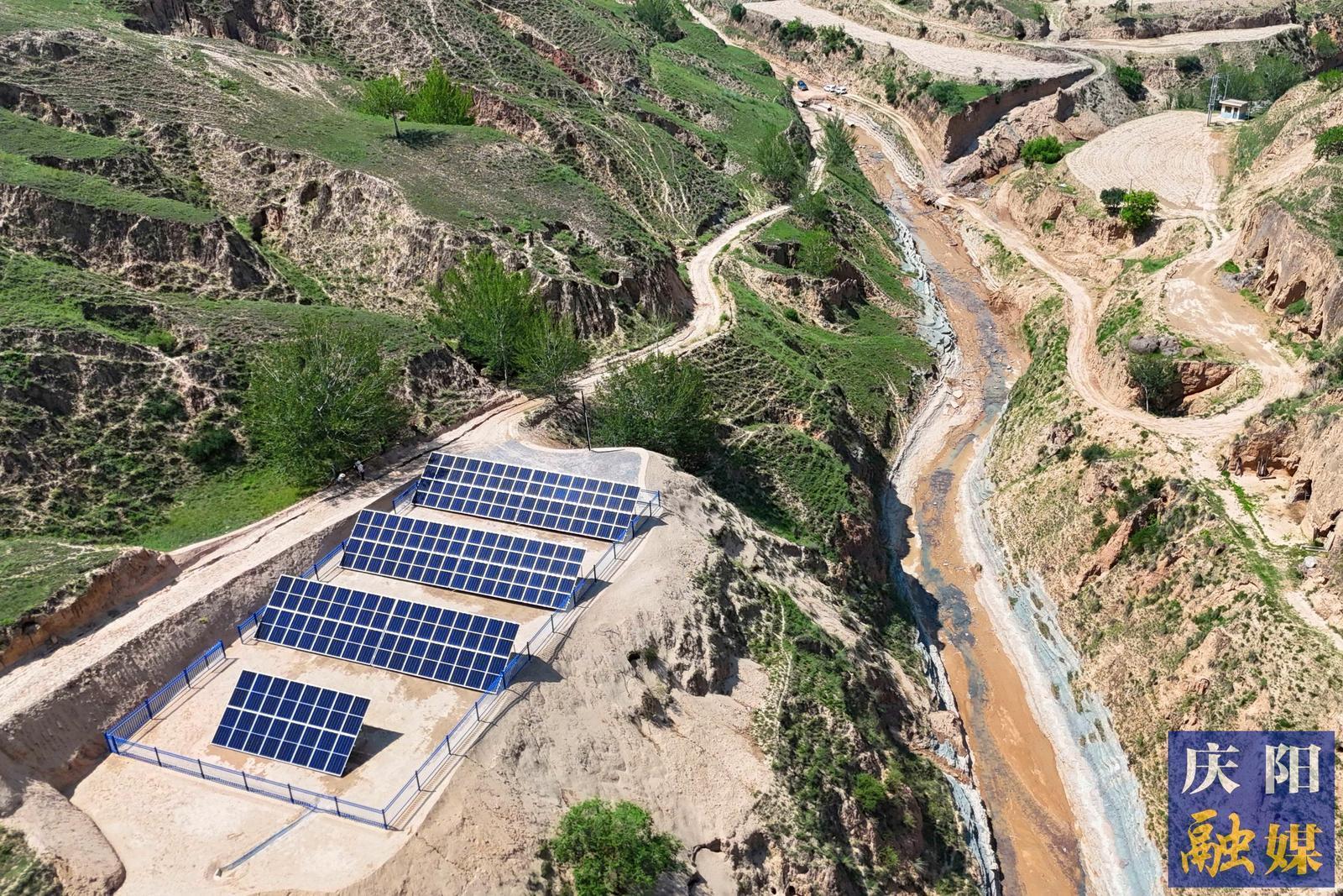 光伏來“提水” 陽光助“灌溉”——全省首例310米超高揚(yáng)程光伏提水系統(tǒng)在慶陽試驗成功