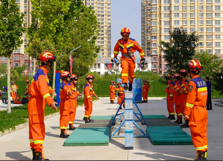 【攝影報(bào)道】甘肅慶陽市消防救援支隊(duì)開展“迎國慶 礪精兵”實(shí)戰(zhàn)技能比武對(duì)抗賽