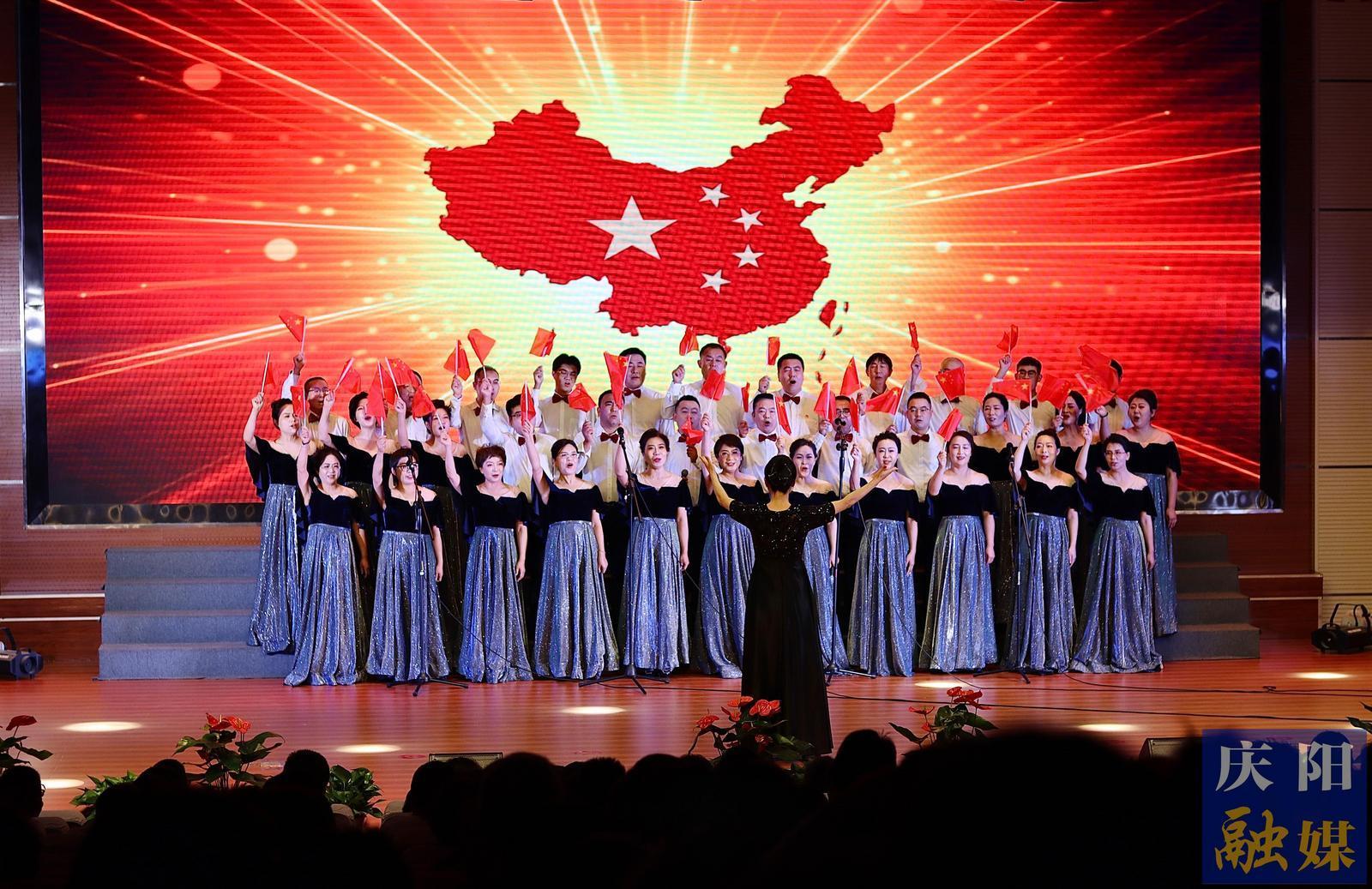 【攝影報(bào)道】慶陽五中“紅歌頌祖國(guó) 丹心鑄師魂”師生藝術(shù)教育成果展演舉行