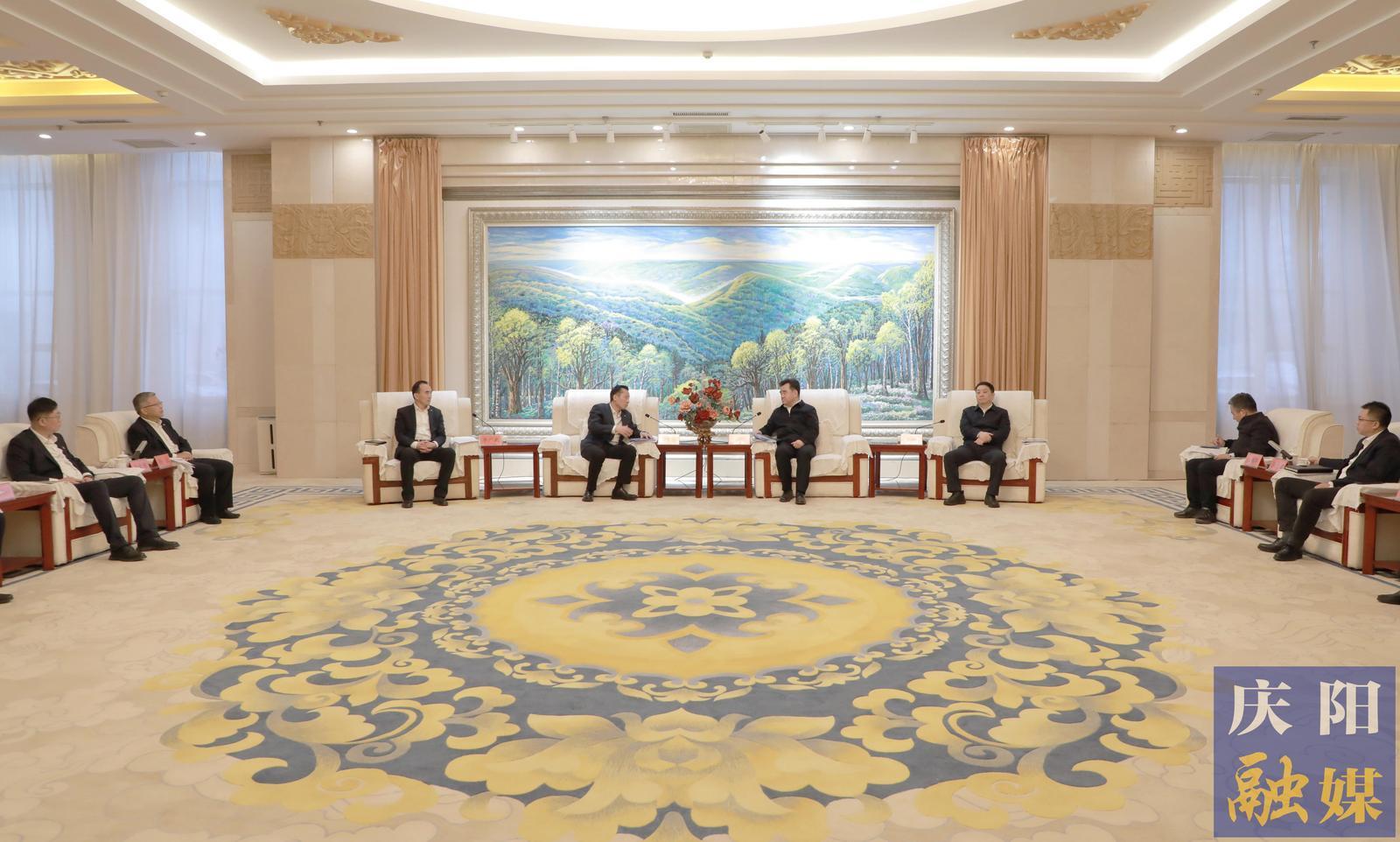 黃澤元周繼軍與中國(guó)鐵塔甘肅省分公司黨委書記、總經(jīng)理戴海兵一行座談