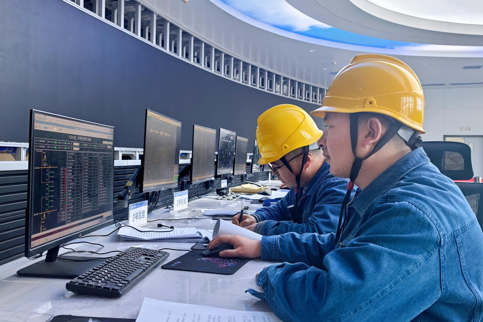 “隴電入魯”工程重點(diǎn)配套電源——華能正寧電廠750千伏升壓站倒送電一次成功