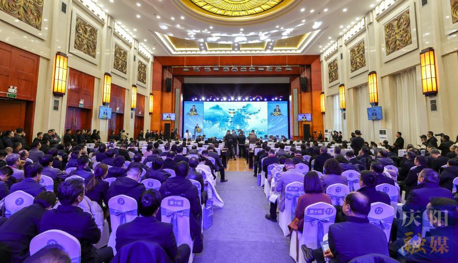 揮楫揚(yáng)帆再啟征程 數(shù)據(jù)之輪砥礪遠(yuǎn)行——2024中國算谷數(shù)字產(chǎn)業(yè)發(fā)展大會側(cè)記