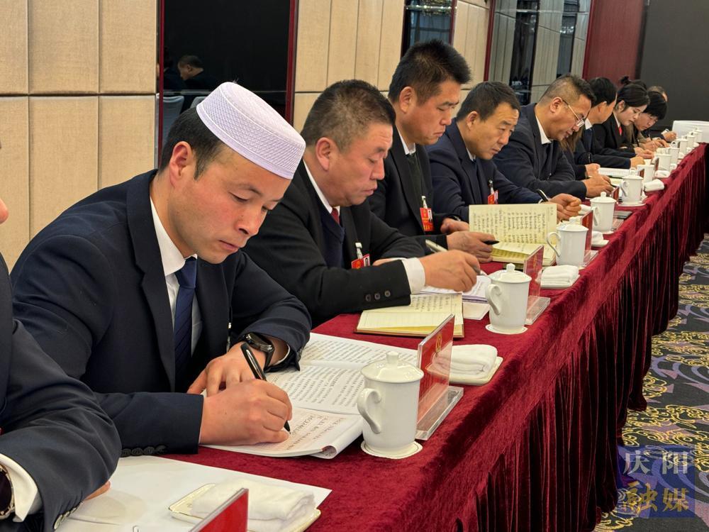 【圖說兩會】市人大代表分團(tuán)審議政府工作報告