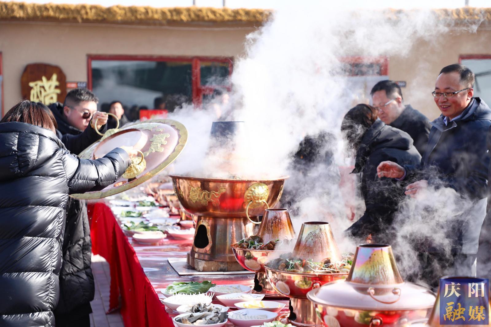 【慶陽年味·攝影報(bào)道】環(huán)縣莊子峁小年暖鍋宴“熱辣滾燙”