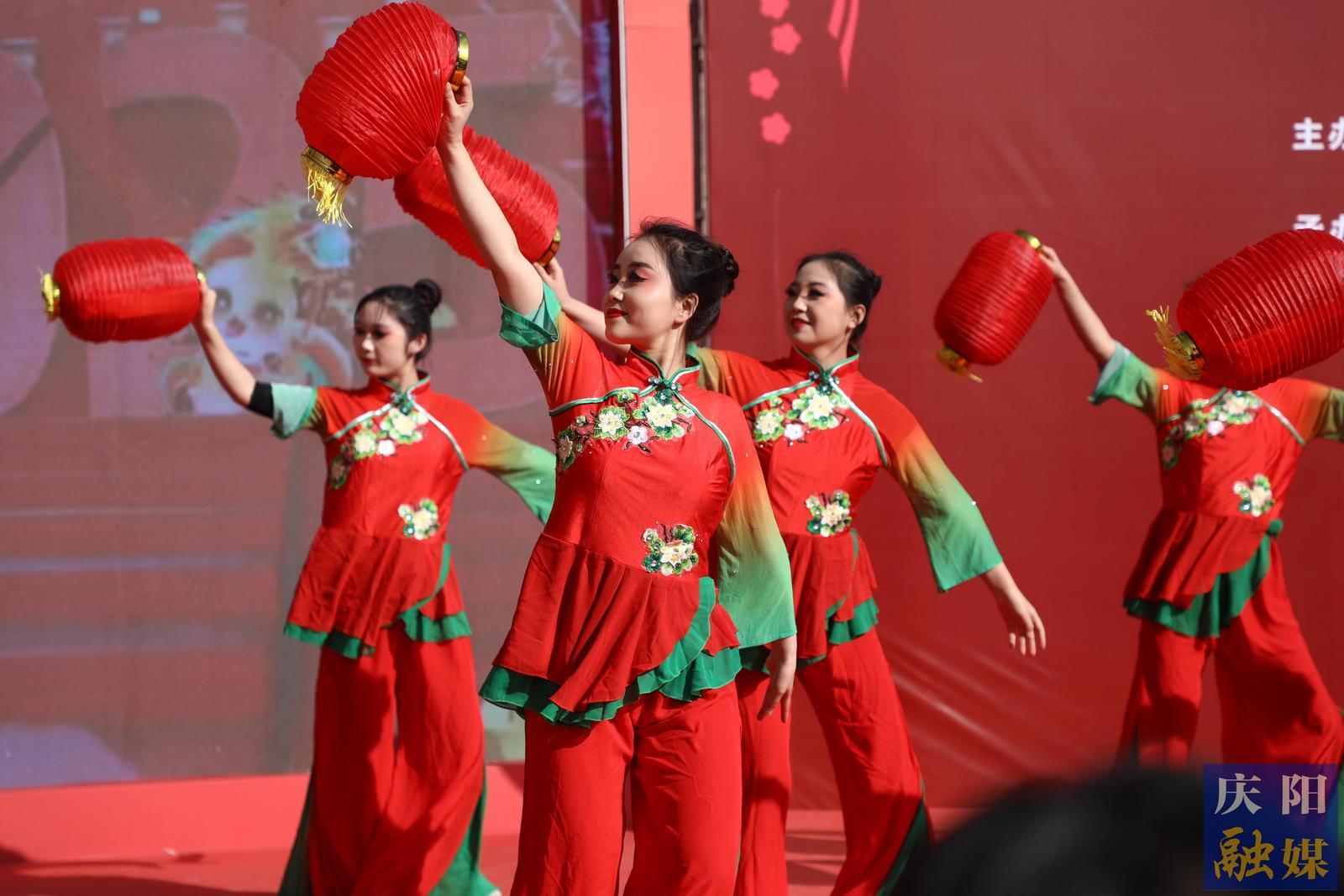 【慶陽年味·攝影報(bào)道】環(huán)縣莊子峁生態(tài)農(nóng)莊“村晚”精彩上演