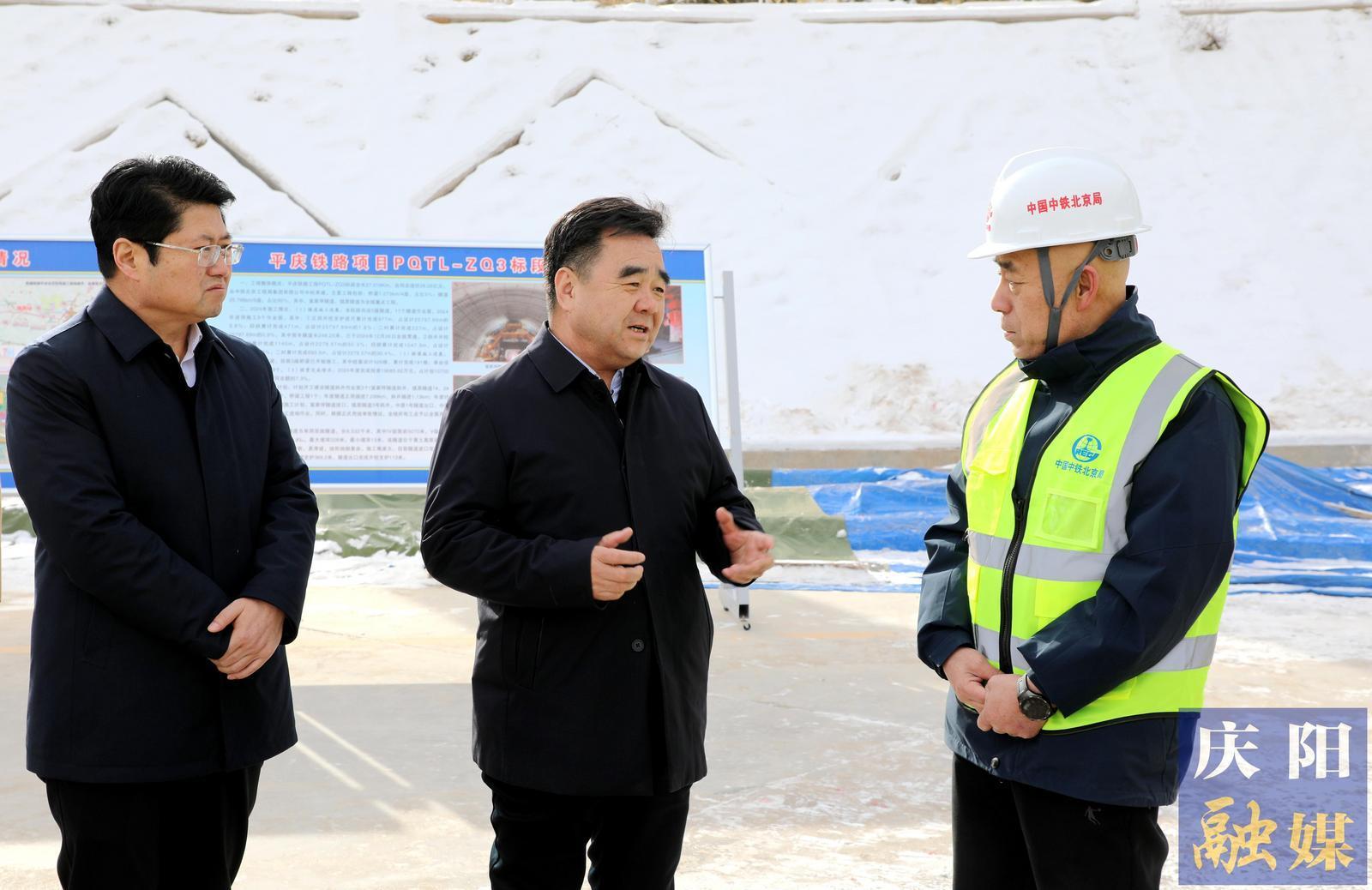 黃澤元在鎮(zhèn)原縣調(diào)研時強調(diào) 推動城市更新煥發(fā)城區(qū)光彩活力 苦干實干努力完成年度目標任務