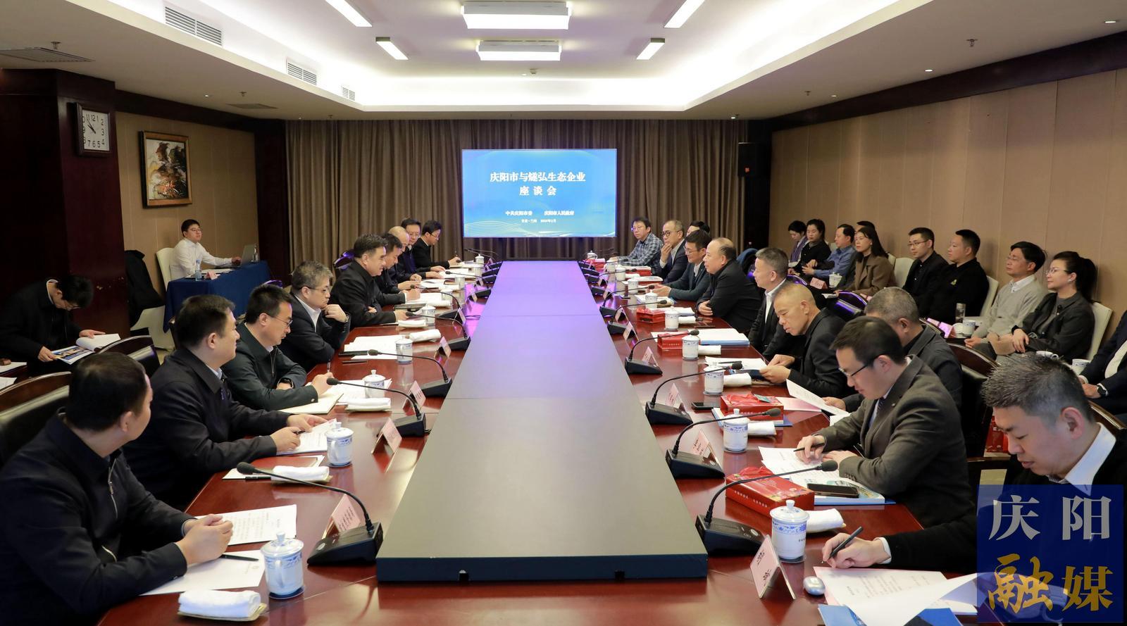 黃澤元在蘭州與燧弘生態(tài)企業(yè)負(fù)責(zé)人座談