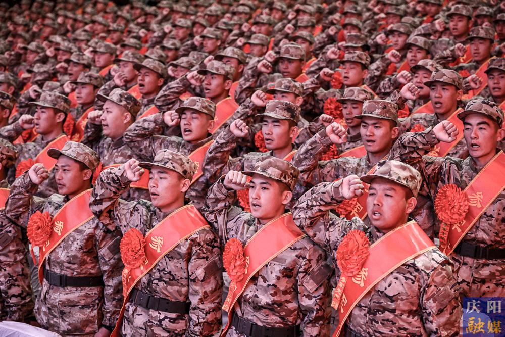 【攝影報(bào)道】慶陽市舉行2025年上半年新兵歡送儀式暨國防教育活動