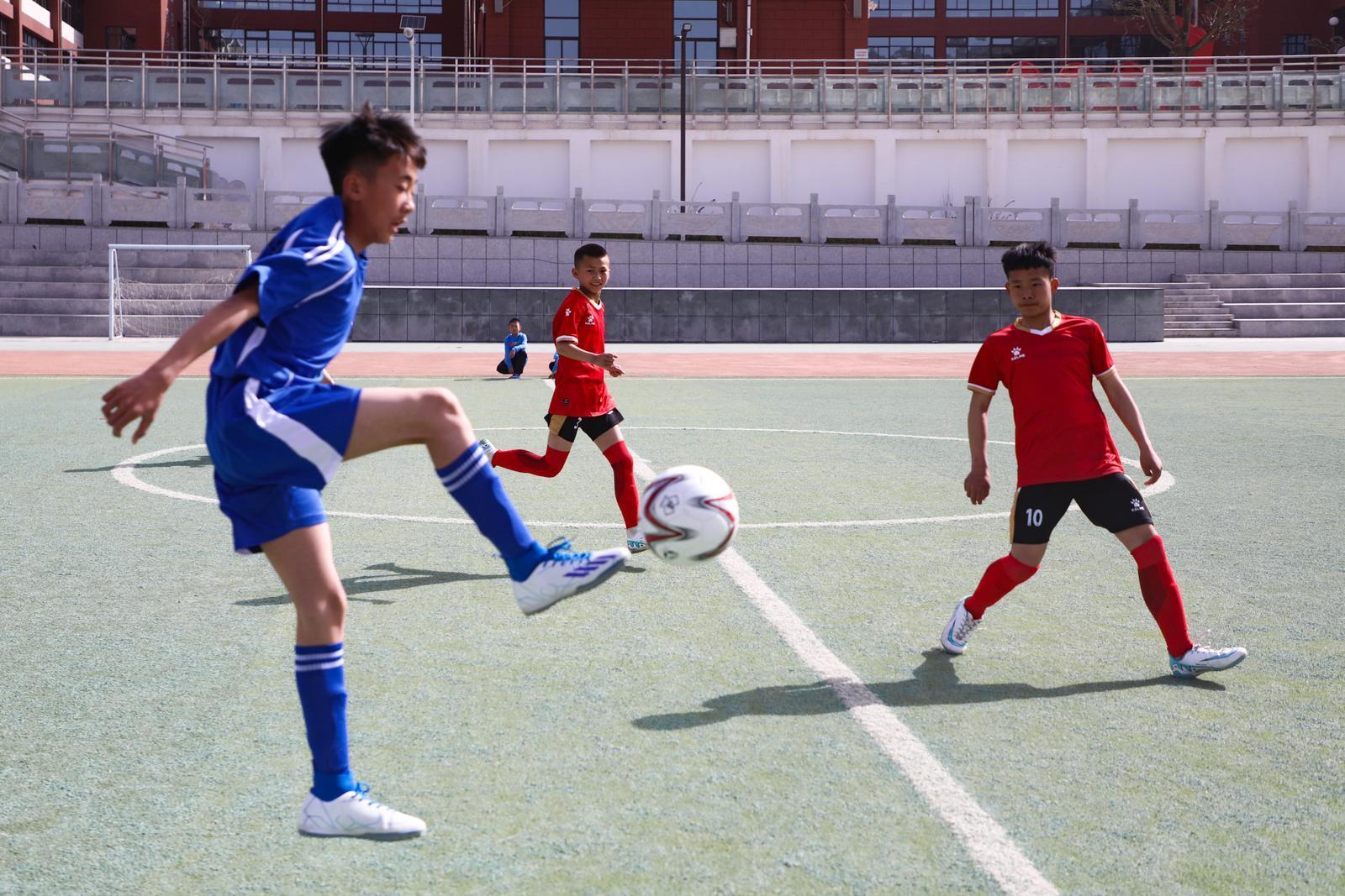 【攝影報道】環(huán)縣校園足球聯(lián)賽火熱進行