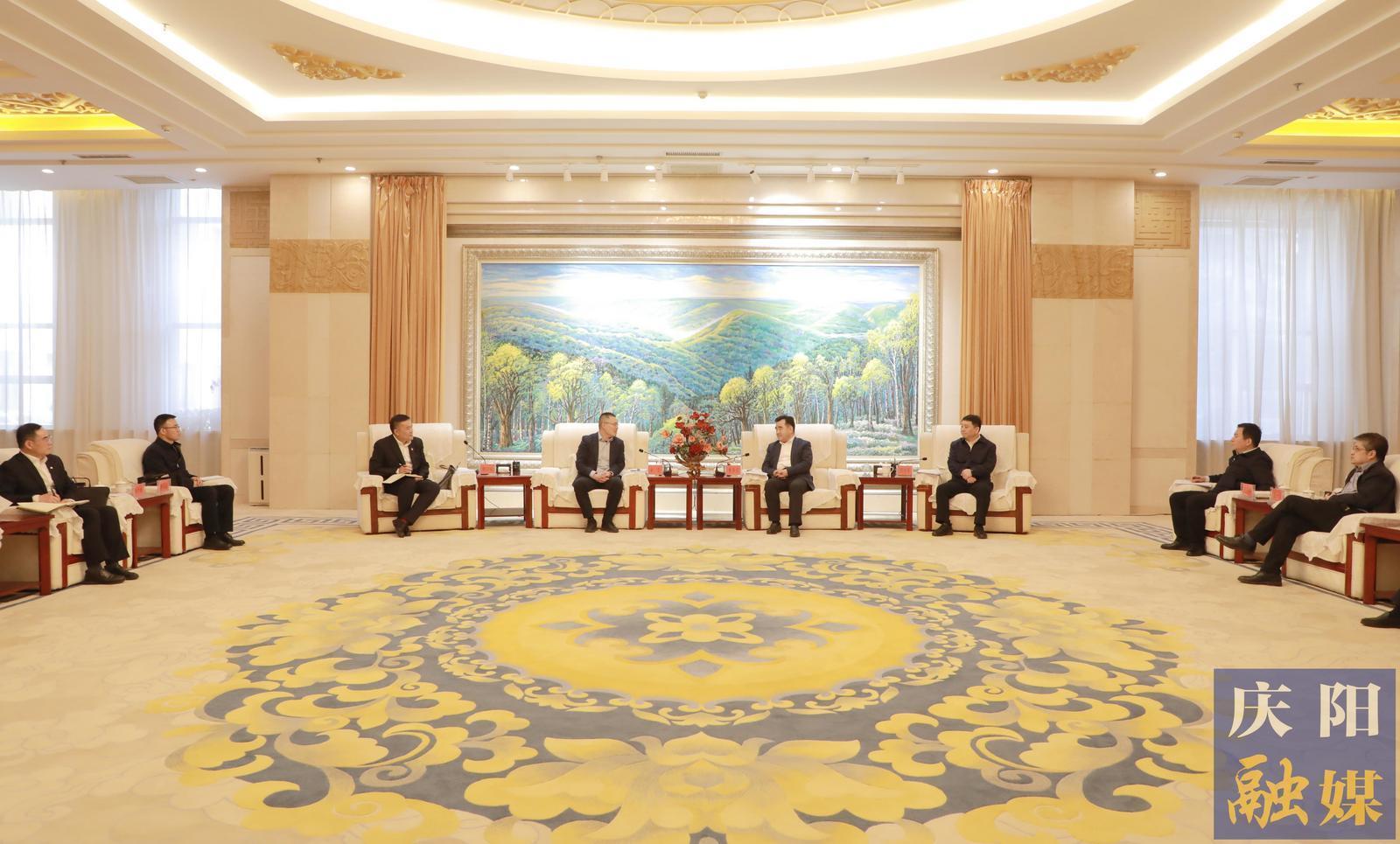 黃澤元周繼軍與中國農(nóng)業(yè)發(fā)展銀行甘肅省分行黨委書記、行長金雷一行座談