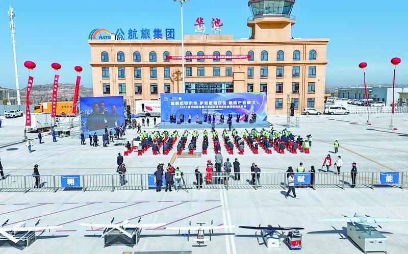 2025數(shù)字中國創(chuàng)新大賽·低空經(jīng)濟賽道·特別報道丨無人機秒變“巡檢尖兵”！全國首次油田巡檢挑戰(zhàn)賽在慶陽舉行