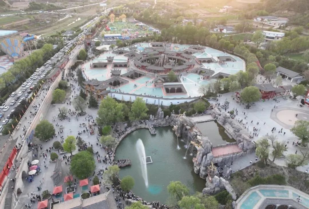 【攝影報(bào)道】北石窟驛景區(qū)游客爆棚，熱鬧非凡！