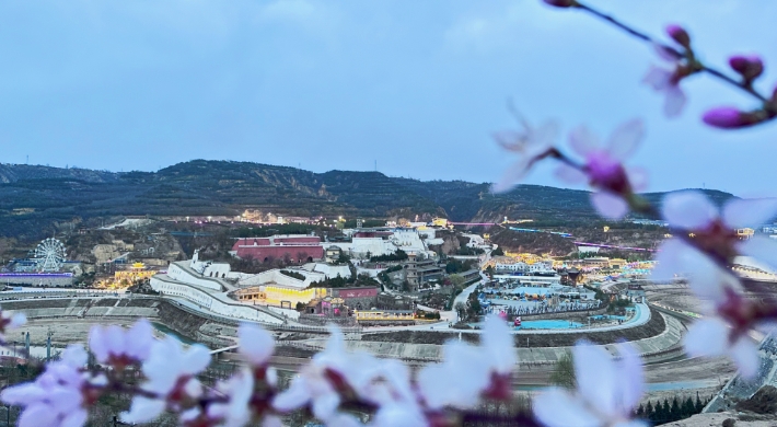 人潮涌動慶州城 文旅融合繪新景——慶城藥王洞養(yǎng)生小鎮(zhèn)成假日旅游新地標