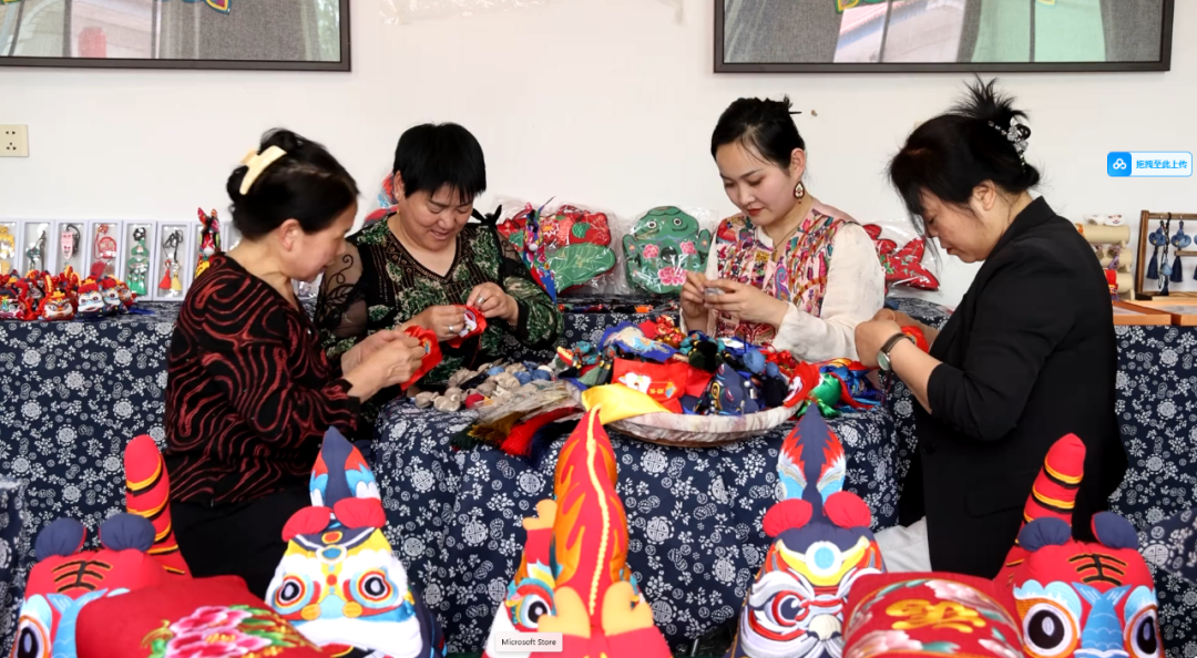 【香約慶陽 包容天下】西峰區(qū)：手工香包跨界“出圈” 非遺技藝“繡”出時尚潮流