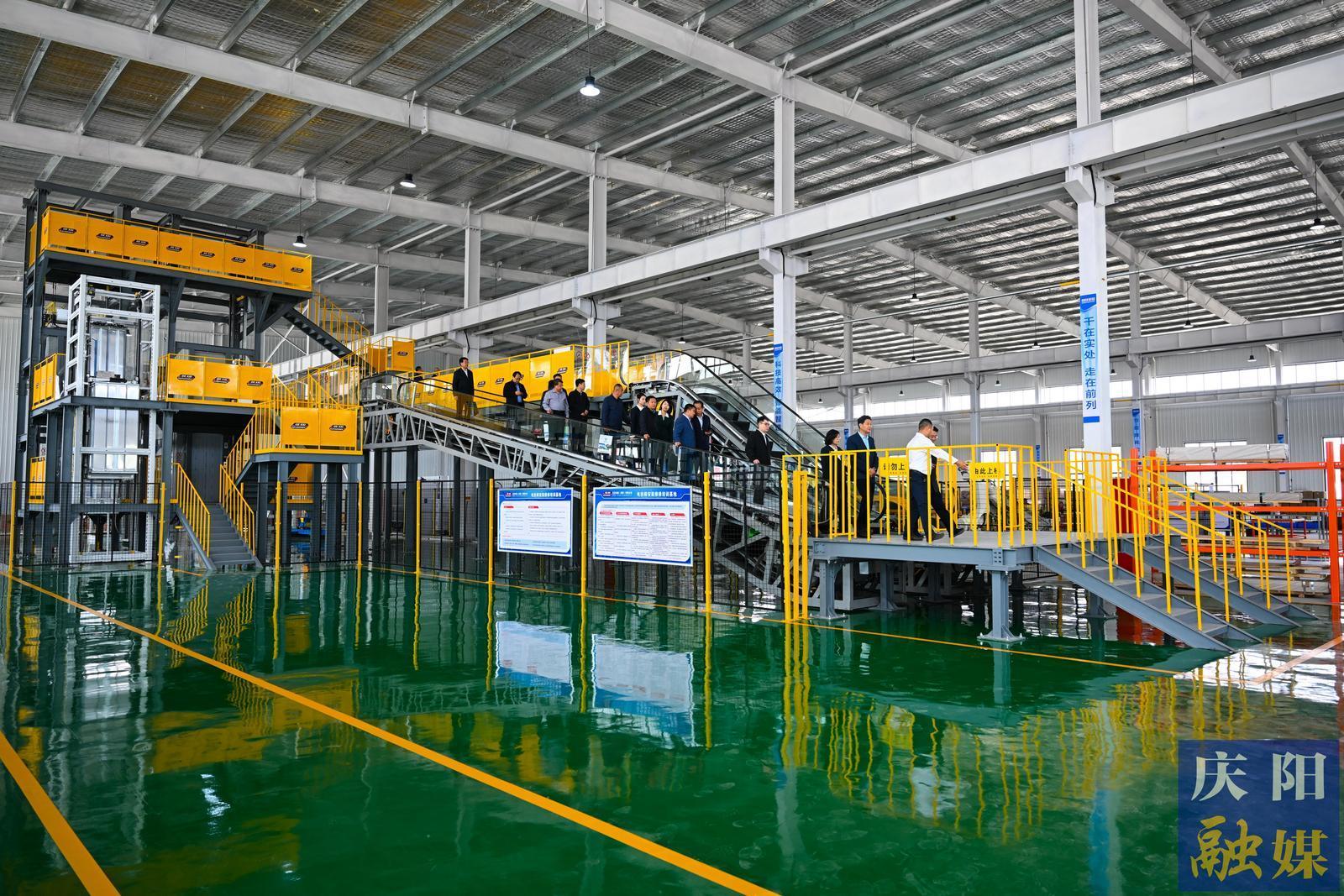 【攝影報(bào)道】慶陽(yáng)超芯電線(xiàn)電纜與戈?duì)栯娞莓a(chǎn)品下線(xiàn)發(fā)運(yùn)暨推介對(duì)接活動(dòng)舉行