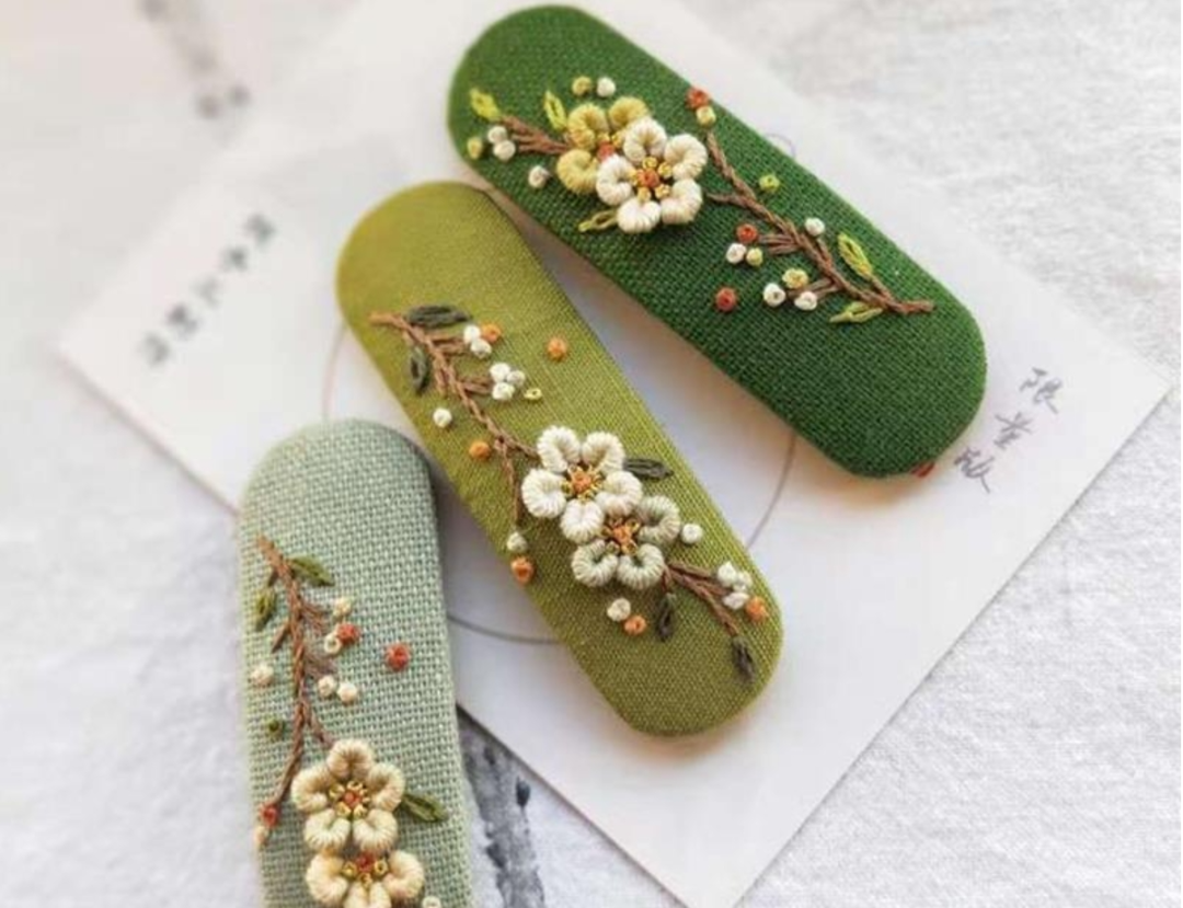 【香約慶陽 包容天下】西峰區(qū)香包繡制傳承者雷亞茹：非遺技藝解鎖發(fā)飾新賽道