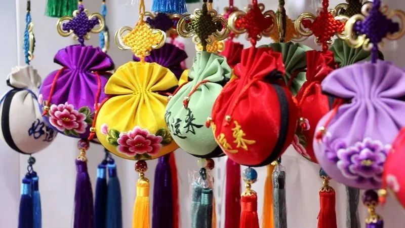 【香約慶陽(yáng) 包容天下】石麗峰：香囊藏匠心 宮燈煥新韻