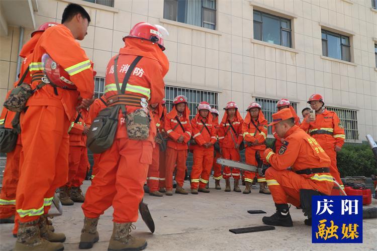 【攝影報道】前置駐防練兵 構建防火前哨——慶陽80名森林消防指戰(zhàn)員進駐子午嶺林區(qū)開展聯(lián)防帶訓