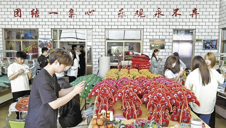 西峰區(qū)：非遺工坊成高校學生實訓課堂