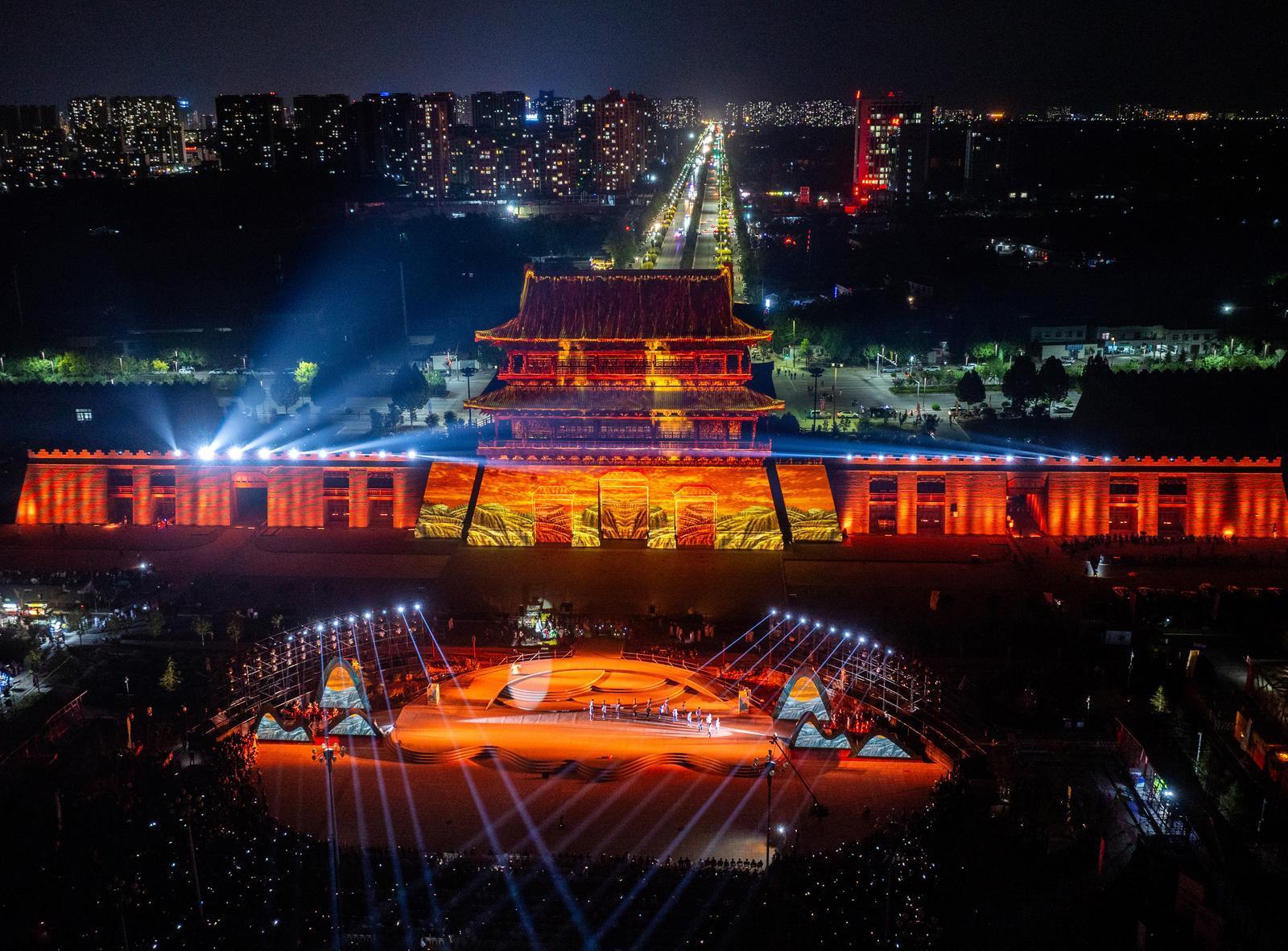 【香約慶陽(yáng) 包容天下】大型實(shí)景舞臺(tái)劇“大塬長(zhǎng)歌”震撼上演！