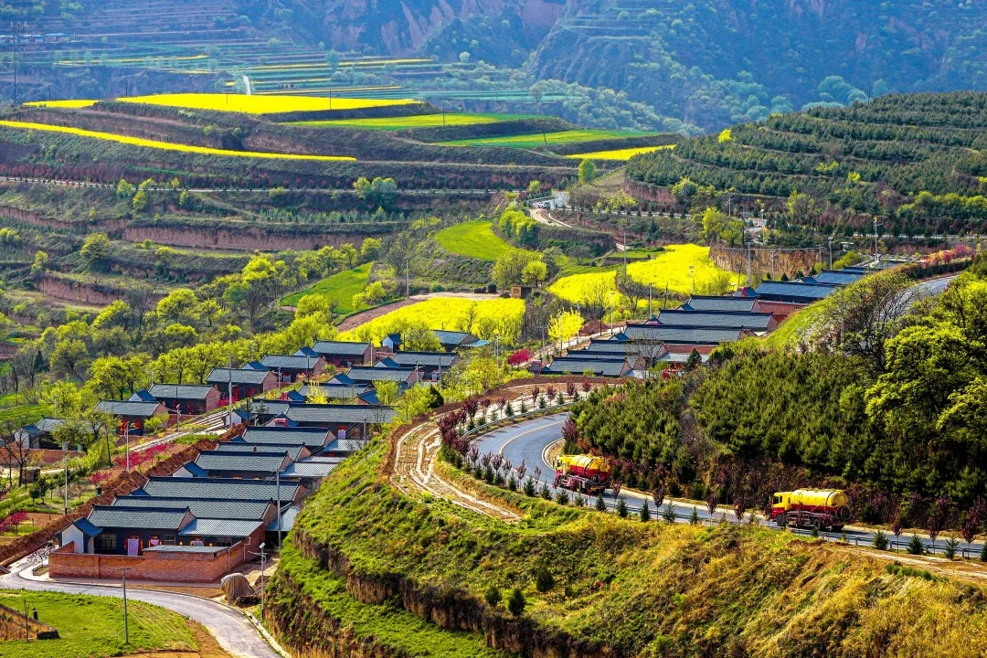 【“亮牌子、樹(shù)形象、展風(fēng)采”城鄉(xiāng)文明創(chuàng)建巡禮】慶陽(yáng)市西峰區(qū)顯勝鄉(xiāng)毛寺村：“四維共進(jìn)” 繪就文明鄉(xiāng)村新畫(huà)卷