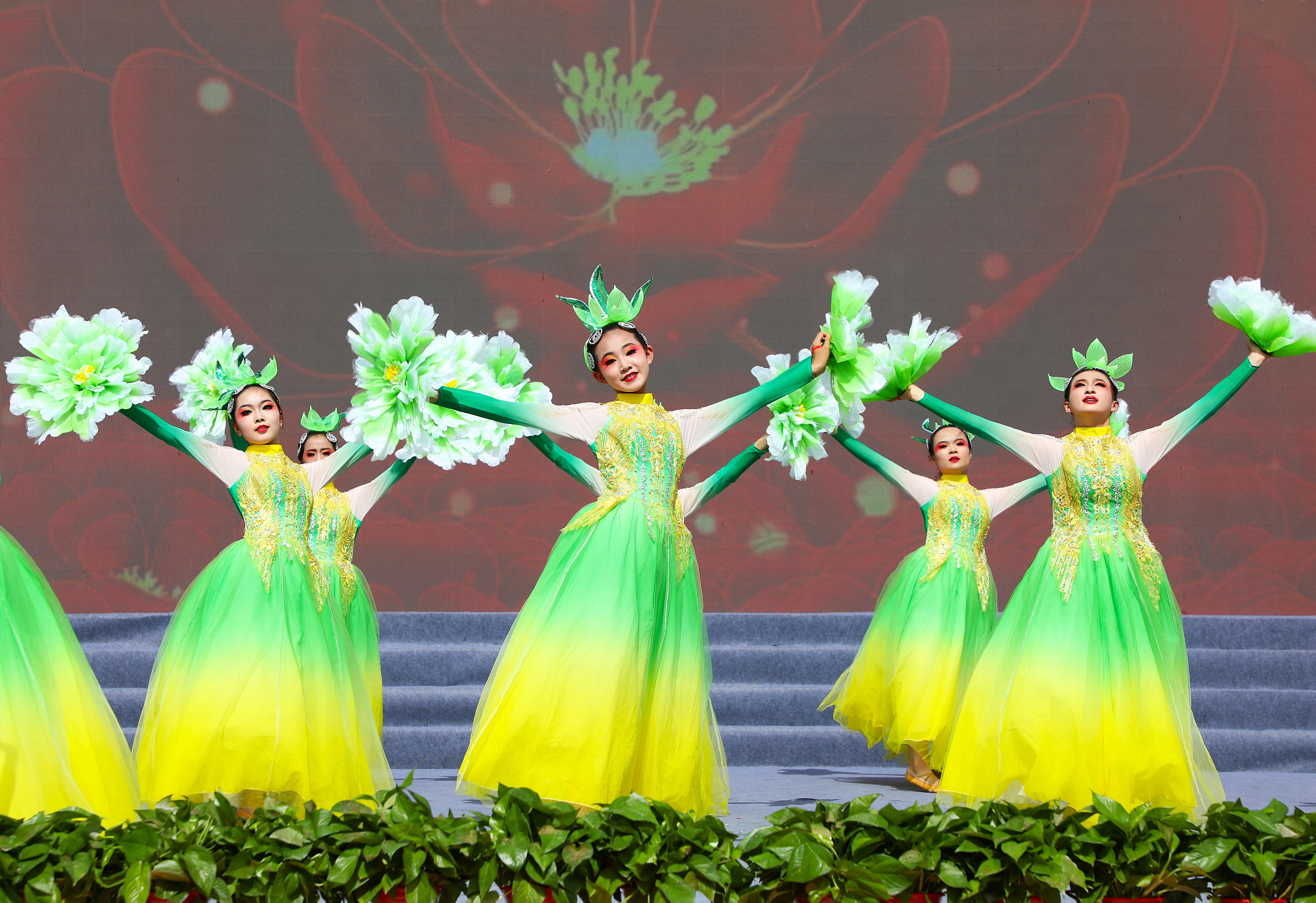 【攝影報(bào)道】舞動(dòng)環(huán)州新韻！第二十屆慶陽香包節(jié)環(huán)縣專場燃情上演