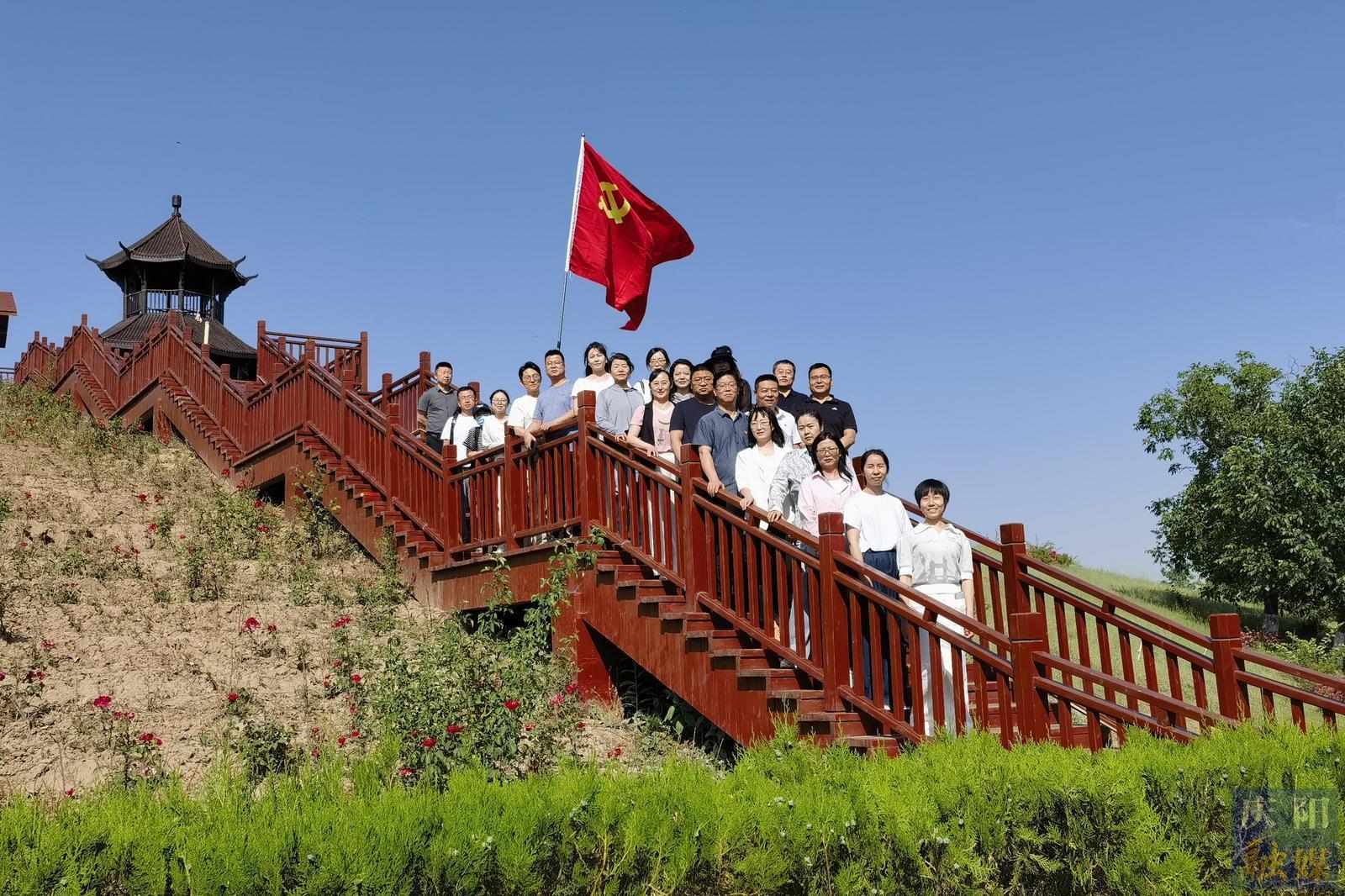 【攝影報道】品國學精髓 悟文化傳承 慶陽市總工會與慶陽市投融資管理中心聯(lián)合開展主題黨日活動