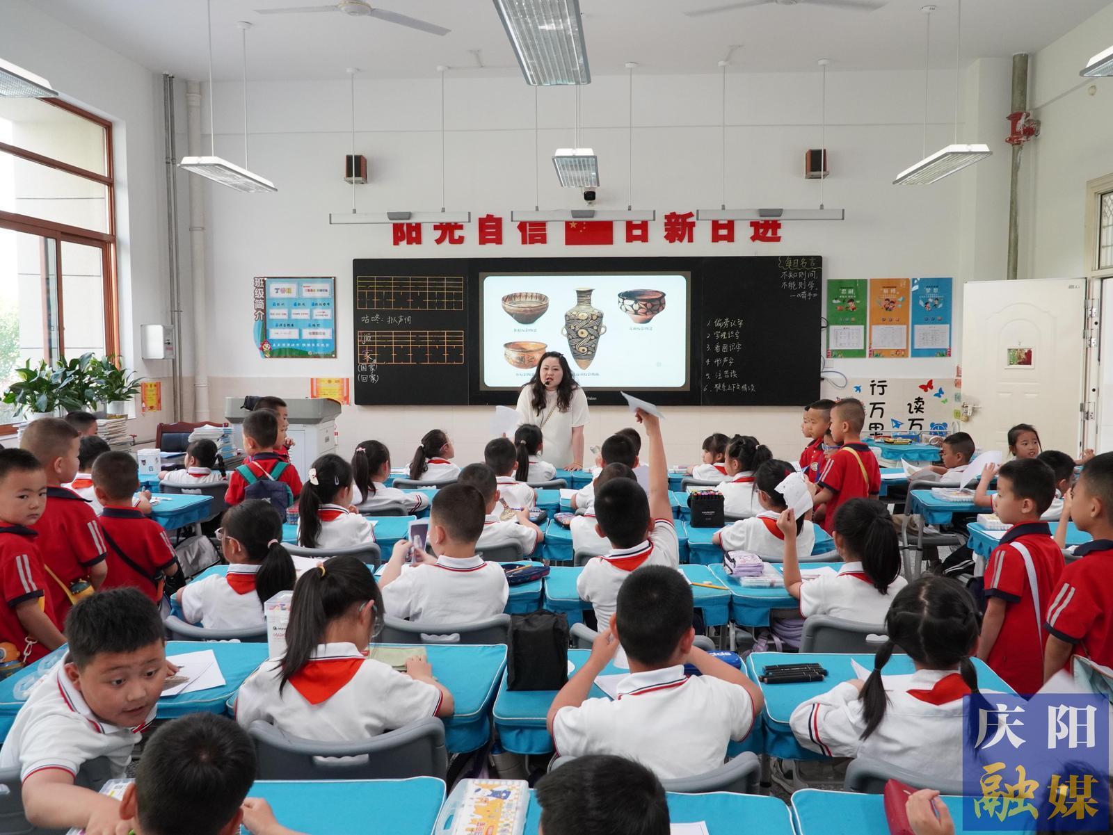 【點亮美好教育】幼小銜接助成長 慶陽市科教苑幼兒園大班幼兒探秘東方紅小學(xué)