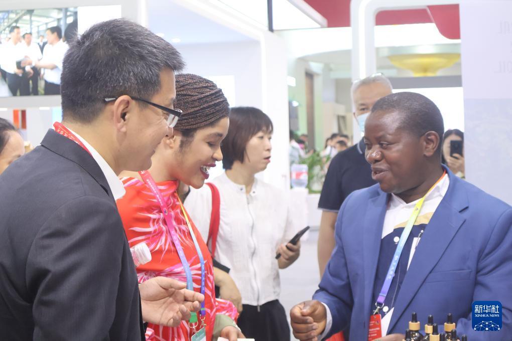 中非經(jīng)貿(mào)博覽會(huì)盡顯中非合作“熱度”