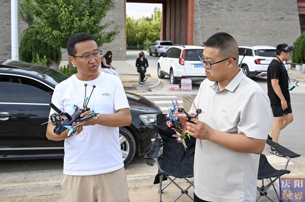 【攝影報(bào)道】慶陽(yáng)首個(gè)專業(yè)級(jí)穿越機(jī)訓(xùn)練場(chǎng)啟用