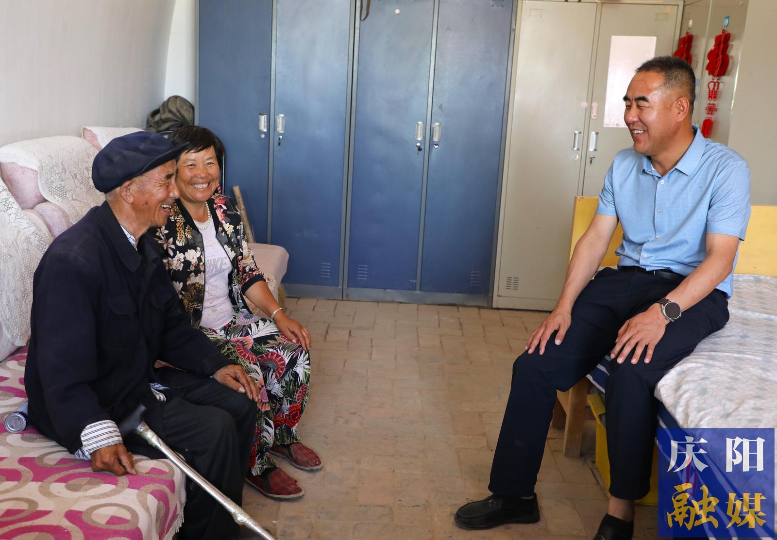 【新?lián)?dāng) 新作為 政協(xié)委員在行動】仁心守護(hù)口腔健康  擔(dān)當(dāng)助力家鄉(xiāng)發(fā)展——記慶陽市政協(xié)委員梁俊儉